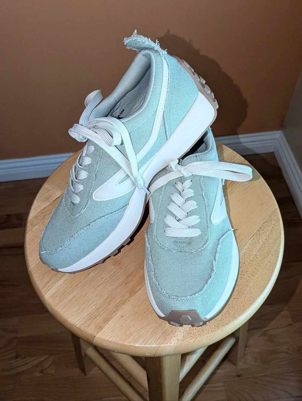 Dolce Vita Women's Light Mint Green Canvas Sneakers with White Swoosh Size 9